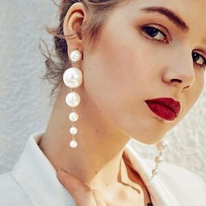 PEARL GOLD TONE TASSEL DANGLE EARRINGS